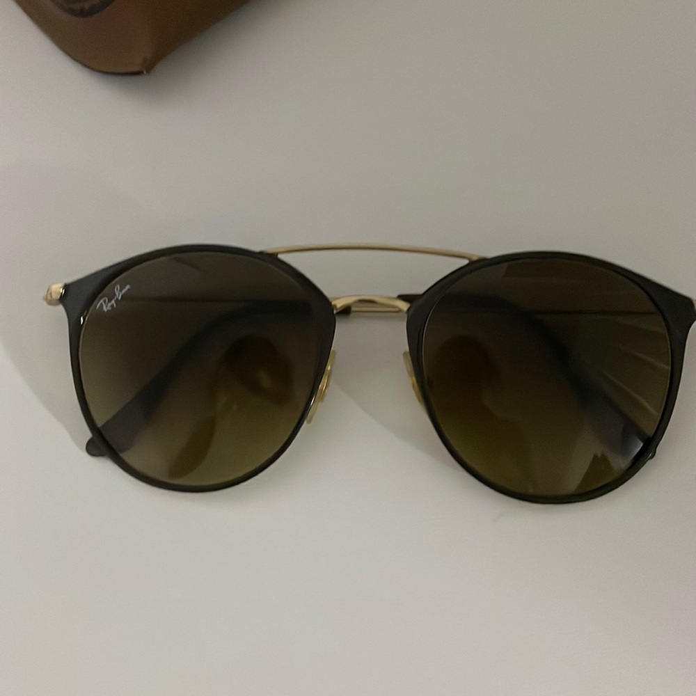 Rayban. Polarized. OS.  Brand New Sunglasses 150$  OR BEST OFFER